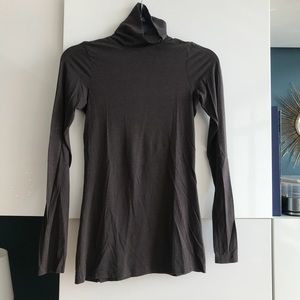 H&M lightweight brown turtleneck